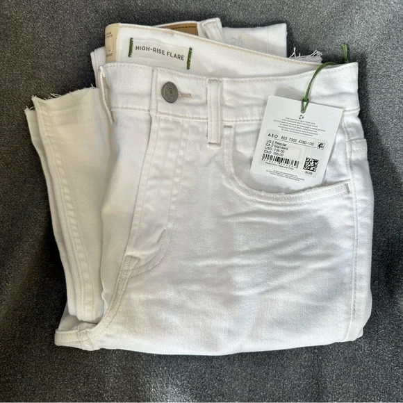 AE77 Premium High Waist Distressed White Denim Flares Size 2R - Picture 5 of 8